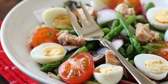 daržovių salotos su kiaušiniais svorio metimui
