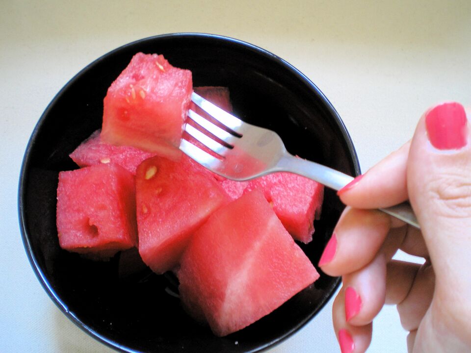 Valgykite arbūzą, kad atsikratytumėte papildomų kilogramų